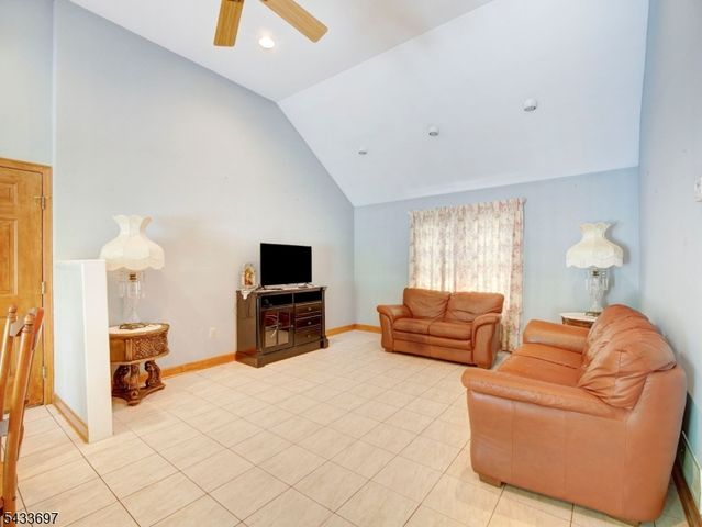 180 Mill Ln, Mountainside Boro, NJ 07092