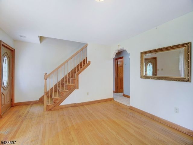 180 Mill Ln, Mountainside Boro, NJ 07092