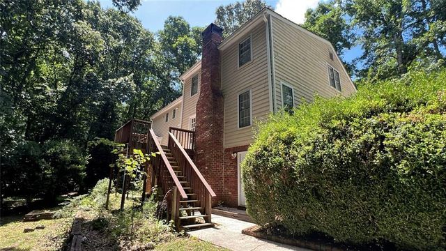 3884 Hunting Ridge Drive SW, Lilburn, GA 30047