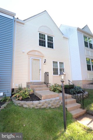 9041 WHITE ROSE LN, Fairfax, VA 22031