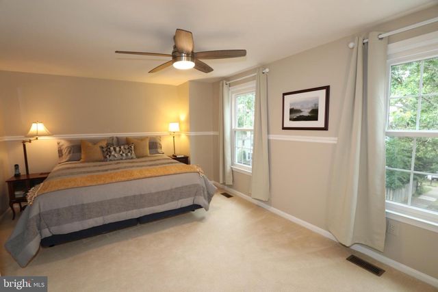 9041 WHITE ROSE LN, Fairfax, VA 22031