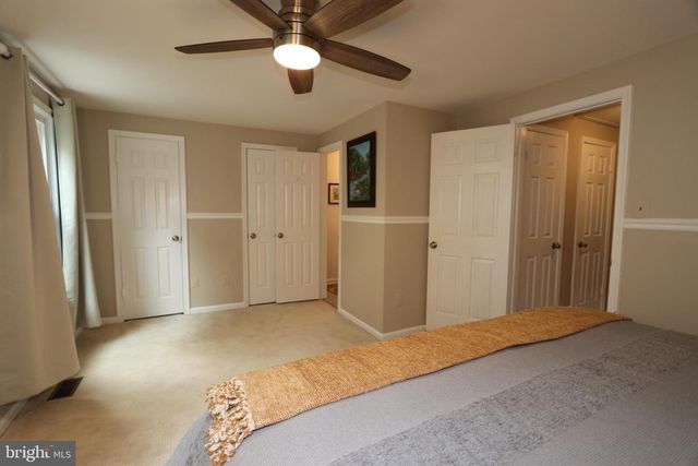 9041 WHITE ROSE LN, Fairfax, VA 22031