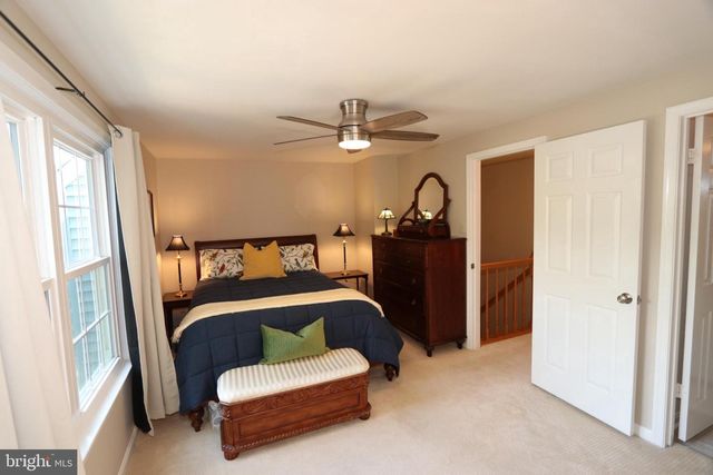 9041 WHITE ROSE LN, Fairfax, VA 22031