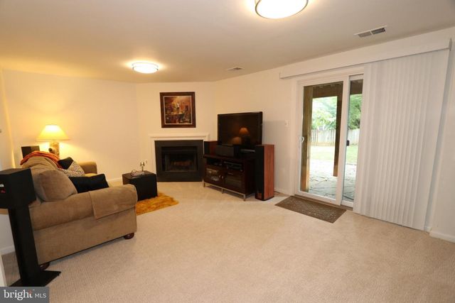 9041 WHITE ROSE LN, Fairfax, VA 22031