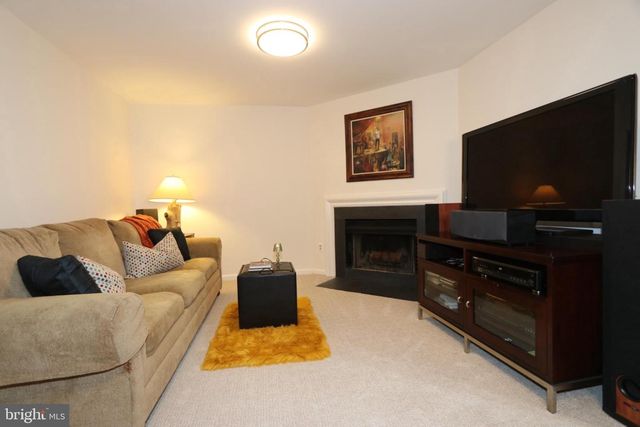9041 WHITE ROSE LN, Fairfax, VA 22031