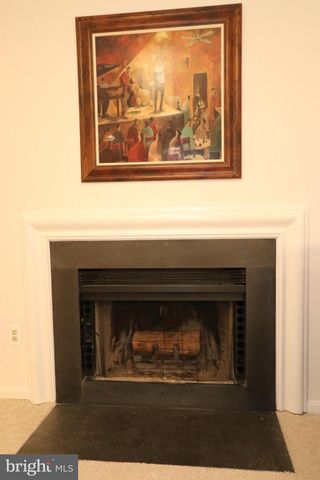 9041 WHITE ROSE LN, Fairfax, VA 22031