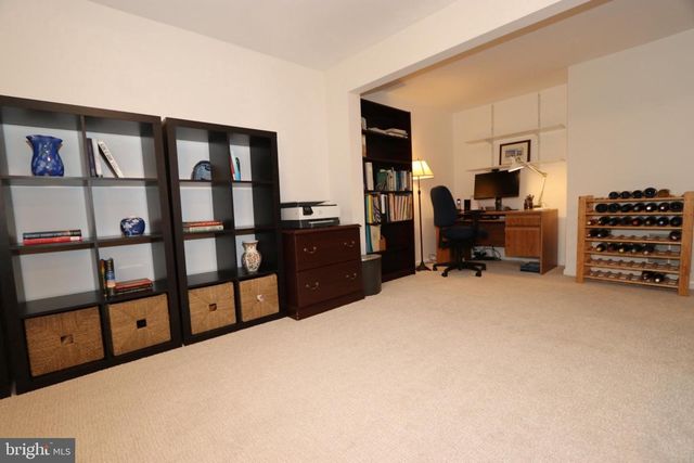 9041 WHITE ROSE LN, Fairfax, VA 22031
