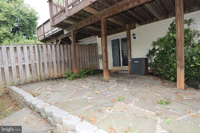 9041 WHITE ROSE LN, Fairfax, VA 22031