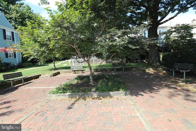 9041 WHITE ROSE LN, Fairfax, VA 22031