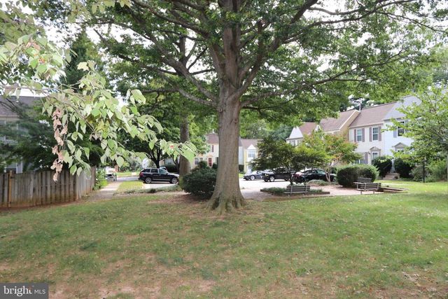 9041 WHITE ROSE LN, Fairfax, VA 22031
