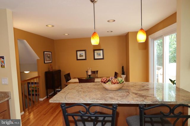 9041 WHITE ROSE LN, Fairfax, VA 22031