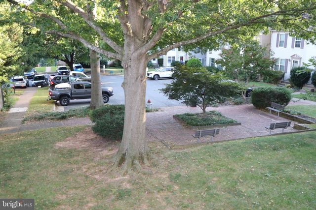 9041 WHITE ROSE LN, Fairfax, VA 22031