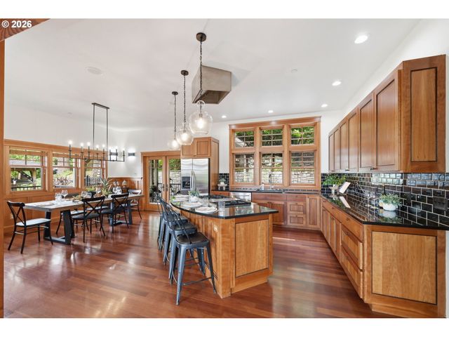 1829 FAIRMOUNT Blvd, Eugene, OR 97403