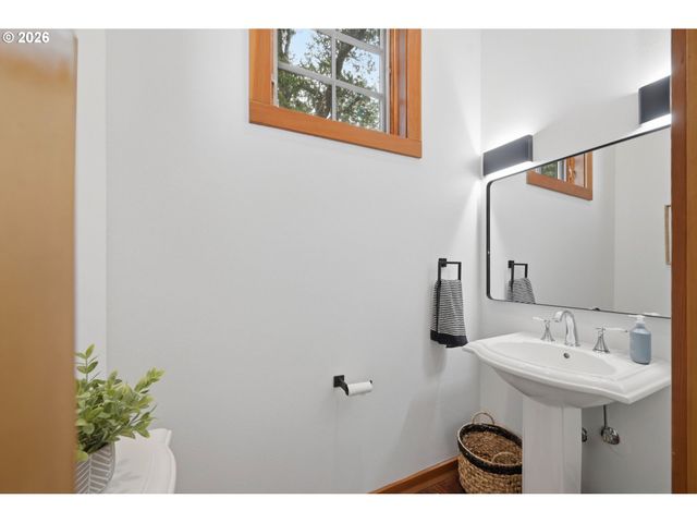 1829 FAIRMOUNT Blvd, Eugene, OR 97403