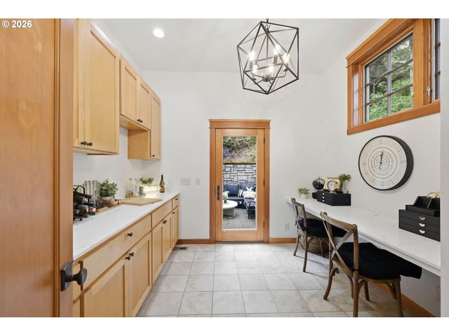 1829 FAIRMOUNT Blvd, Eugene, OR 97403
