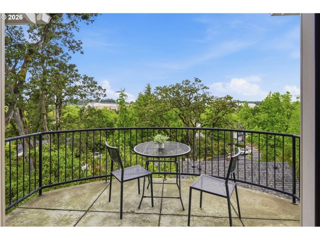 1829 FAIRMOUNT Blvd, Eugene, OR 97403