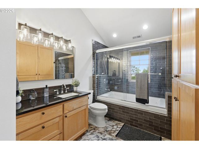 1829 FAIRMOUNT Blvd, Eugene, OR 97403