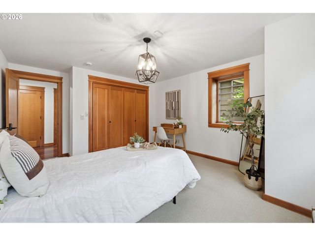 1829 FAIRMOUNT Blvd, Eugene, OR 97403