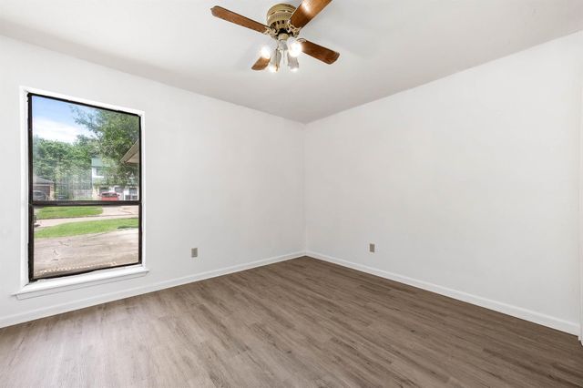 2702 Dove Tree Drive, Alvin, TX 77511