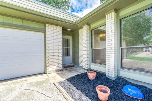 2702 Dove Tree Drive, Alvin, TX 77511