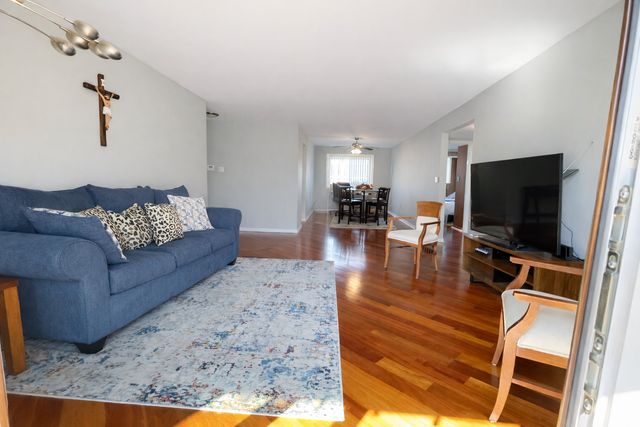 10109 Cherry Parkway M10, Skokie, IL 60076