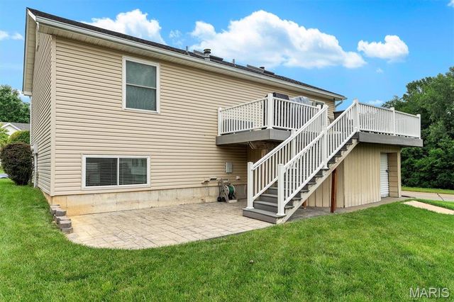 210 Kunze Drive, St Charles, MO 63303