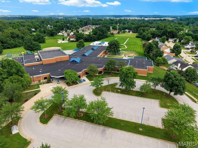 210 Kunze Drive, St Charles, MO 63303