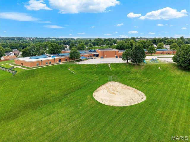 210 Kunze Drive, St Charles, MO 63303