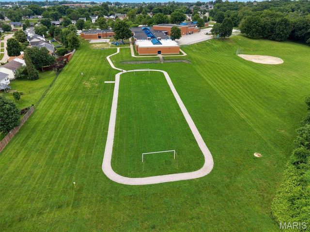 210 Kunze Drive, St Charles, MO 63303