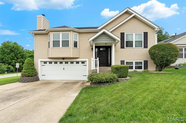 210 Kunze Drive, St Charles, MO 63303