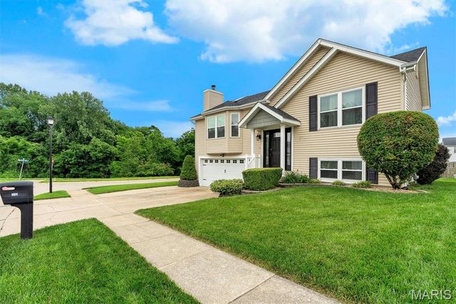 210 Kunze Drive, St Charles, MO 63303