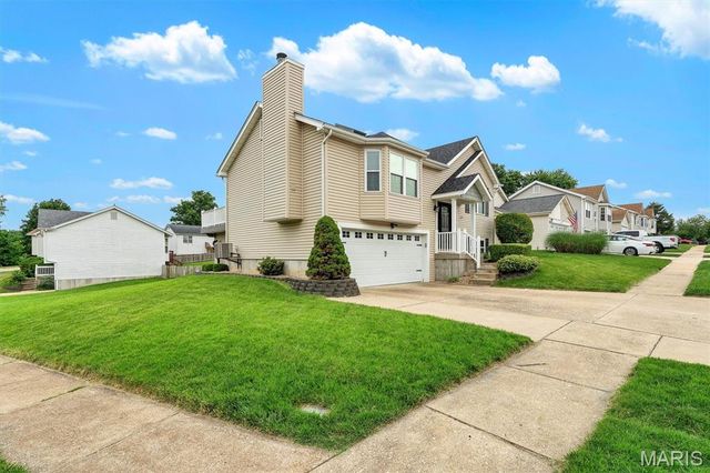 210 Kunze Drive, St Charles, MO 63303