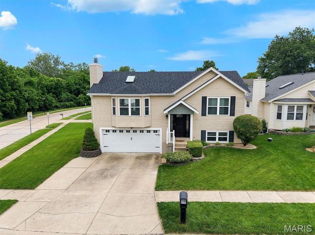 210 Kunze Drive, St Charles, MO 63303