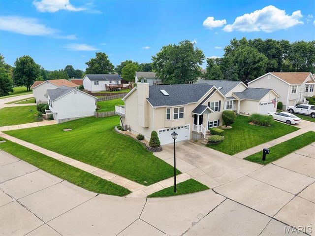 210 Kunze Drive, St Charles, MO 63303