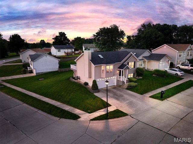 210 Kunze Drive, St Charles, MO 63303