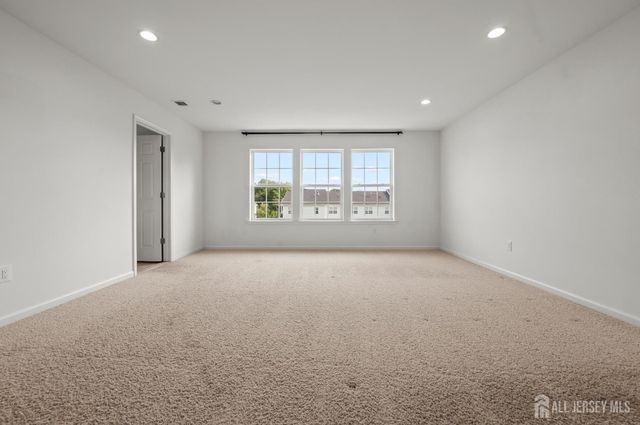 7 Larkspur Lane, Monroe, NJ 08831