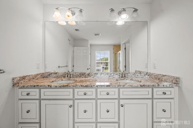 7 Larkspur Lane, Monroe, NJ 08831