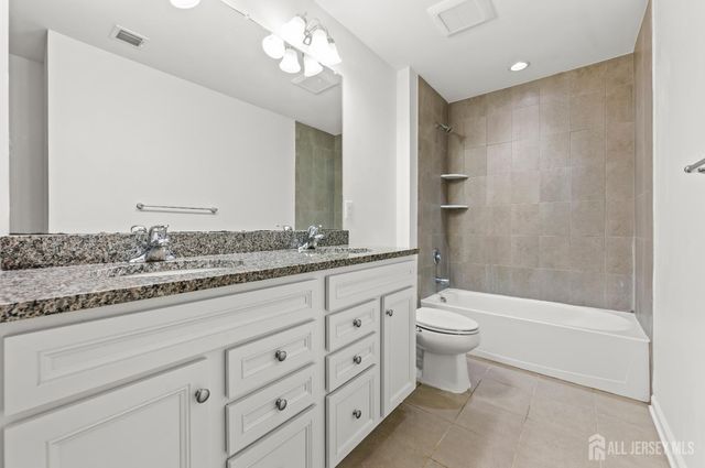 7 Larkspur Lane, Monroe, NJ 08831