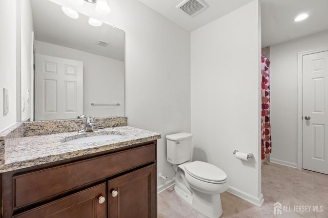 7 Larkspur Lane, Monroe, NJ 08831