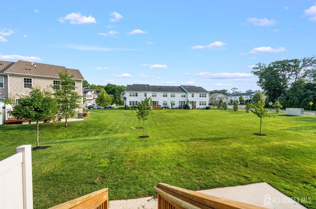 7 Larkspur Lane, Monroe, NJ 08831