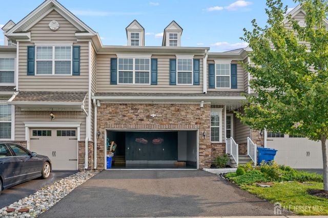 7 Larkspur Lane, Monroe, NJ 08831