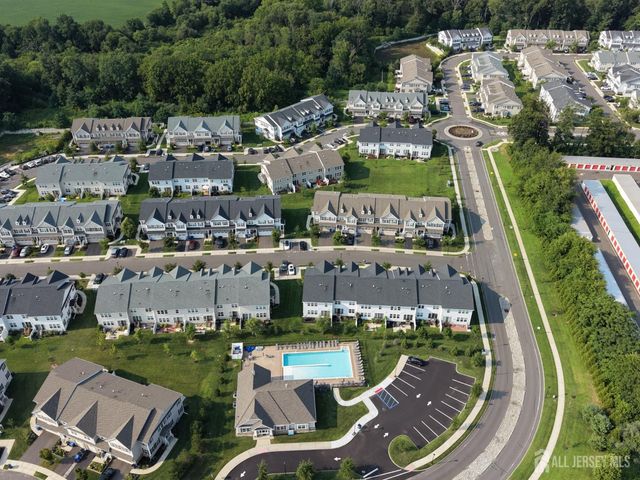 7 Larkspur Lane, Monroe, NJ 08831
