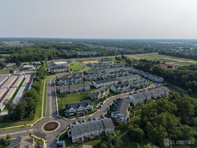 7 Larkspur Lane, Monroe, NJ 08831