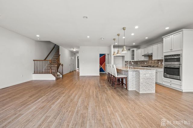 7 Larkspur Lane, Monroe, NJ 08831