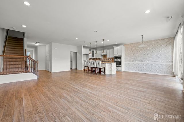 7 Larkspur Lane, Monroe, NJ 08831