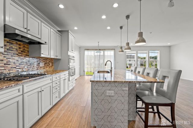 7 Larkspur Lane, Monroe, NJ 08831