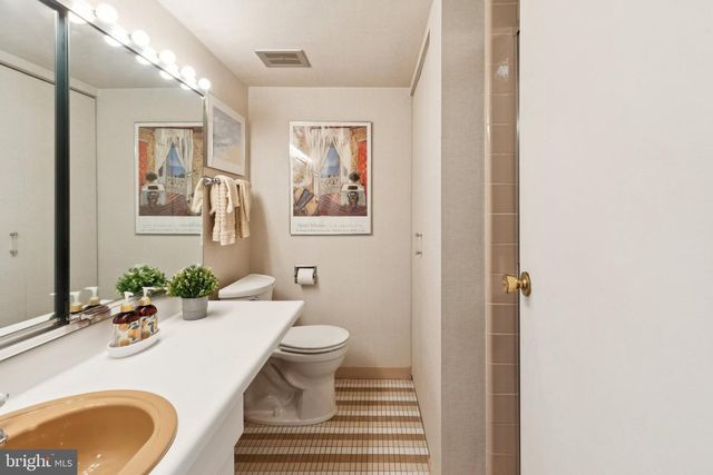 36 SAINT JAMES CT, Philadelphia, PA 19106