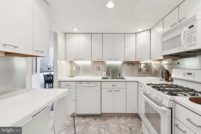 36 SAINT JAMES CT, Philadelphia, PA 19106