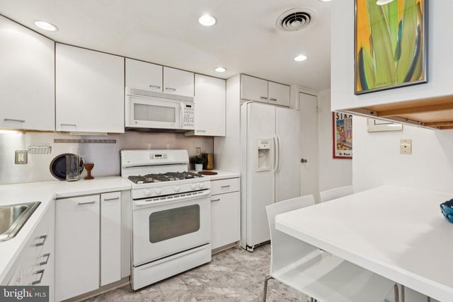 36 SAINT JAMES CT, Philadelphia, PA 19106