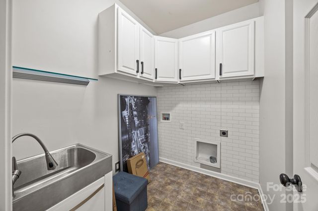 213 Beech Bluff Drive, Mount Holly, NC 28120